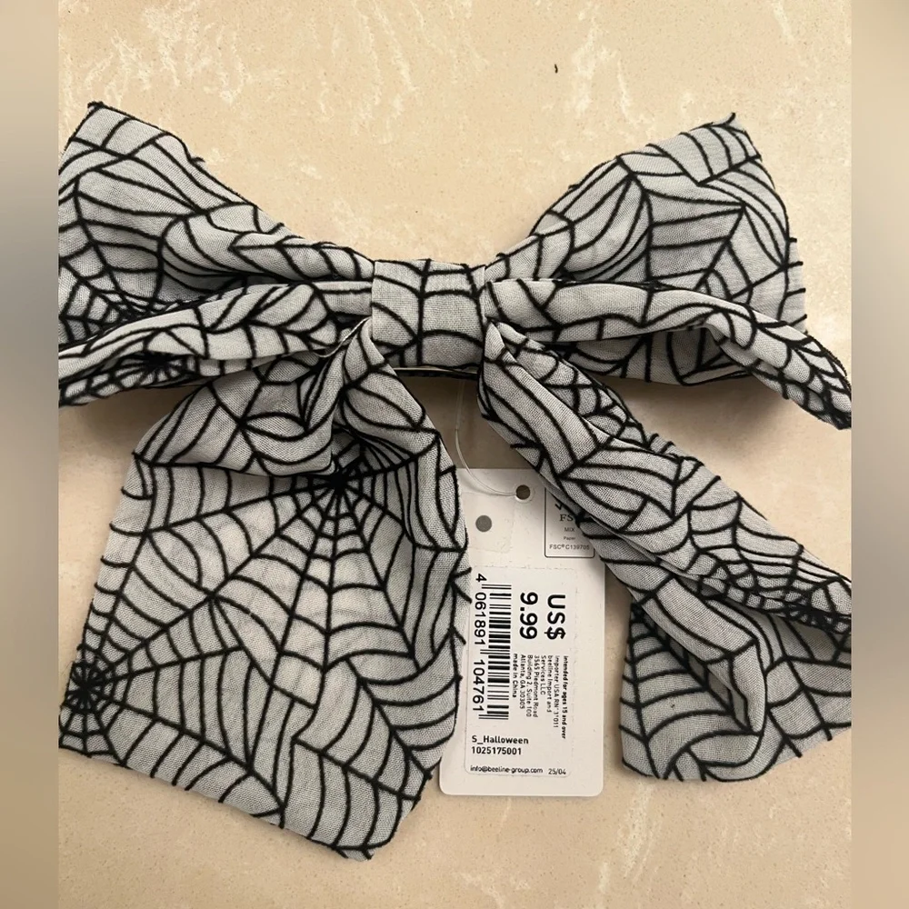 Old Navy Black and White Spiderweb Bow hair clip Halloween spider